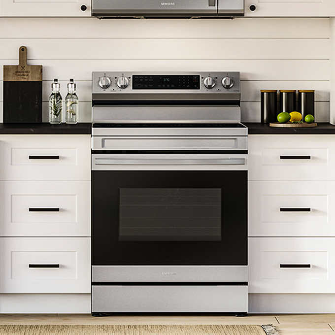 Samsung 6.3 cu. ft. Smart Freestanding Electric Range with No-Preheat Air Fry & Convection